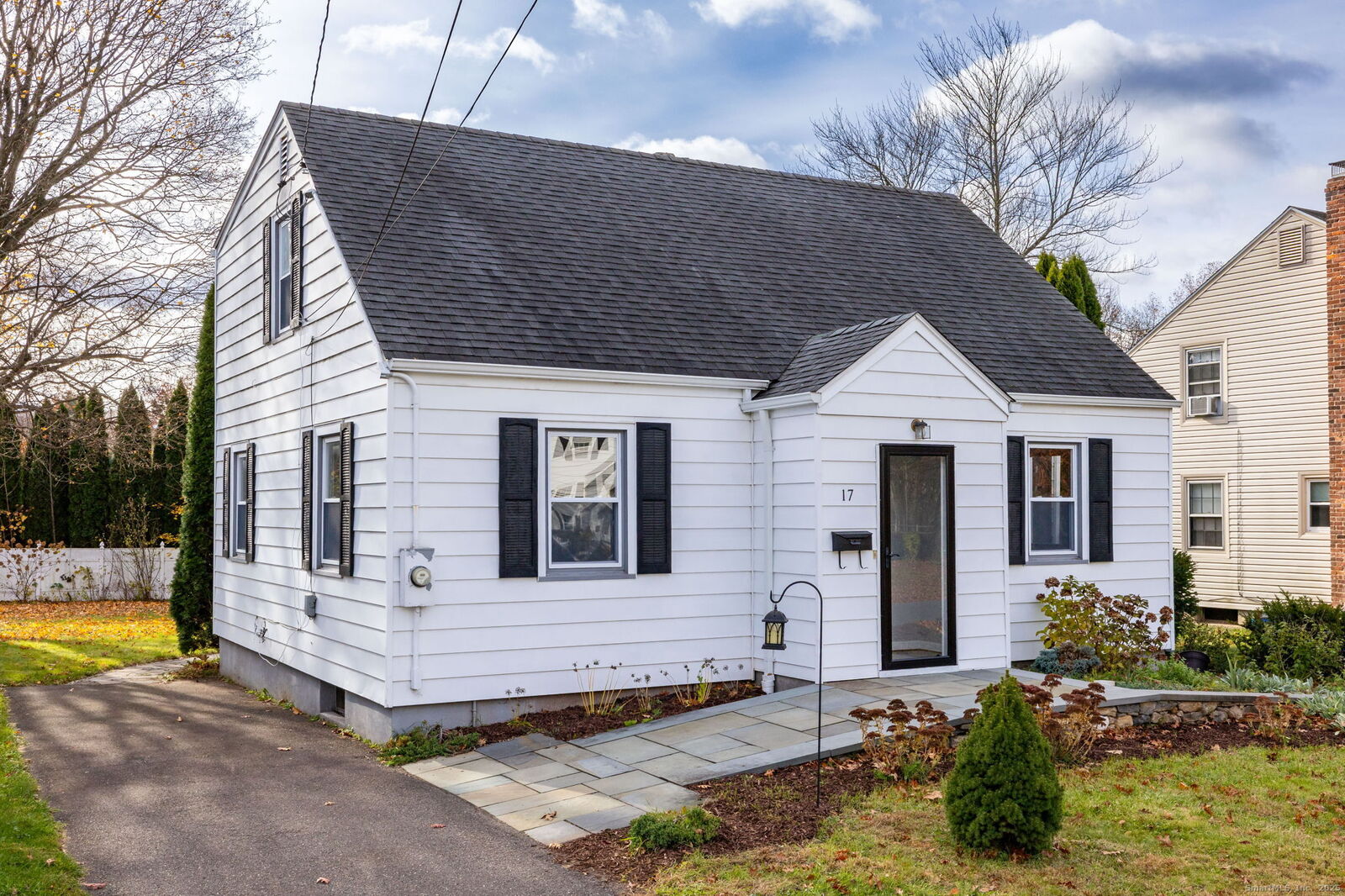 Property Photo:  17 Parkview Road  CT 06110 