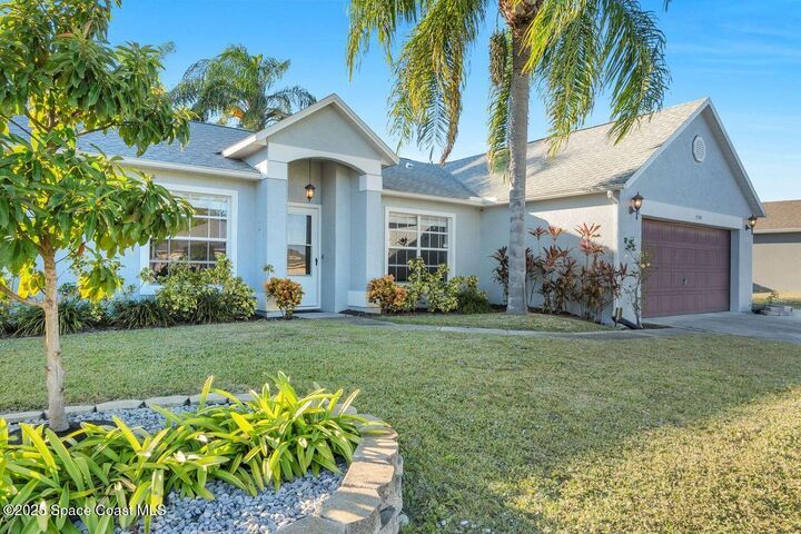 Property Photo:  1260 Monument Avenue SE  FL 32909 