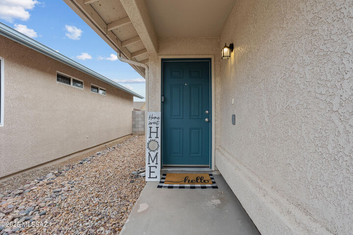 Property Photo:  8961 E Alderpoint Way  AZ 85730 