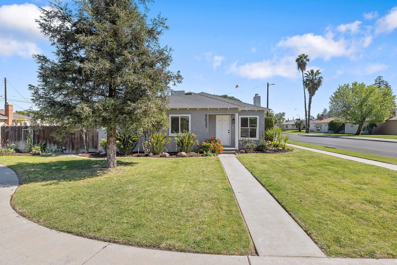 Property Photo:  3021 E Simpson Avenue  CA 93703 