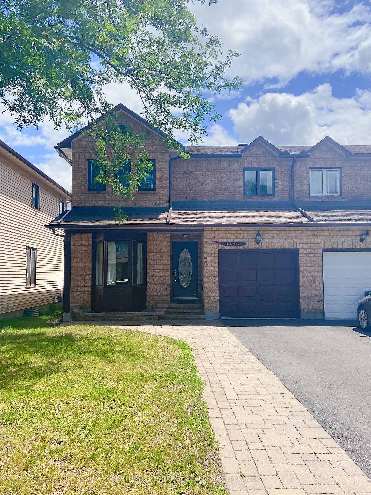 Property Photo: 3457 Wyman Crescent ON K1V 0P4