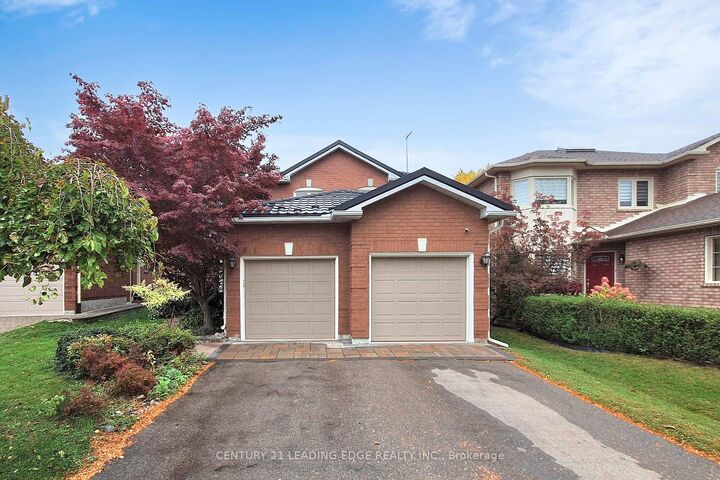 851 Hilton Boulevard  Newmarket ON L3X 2H7 photo