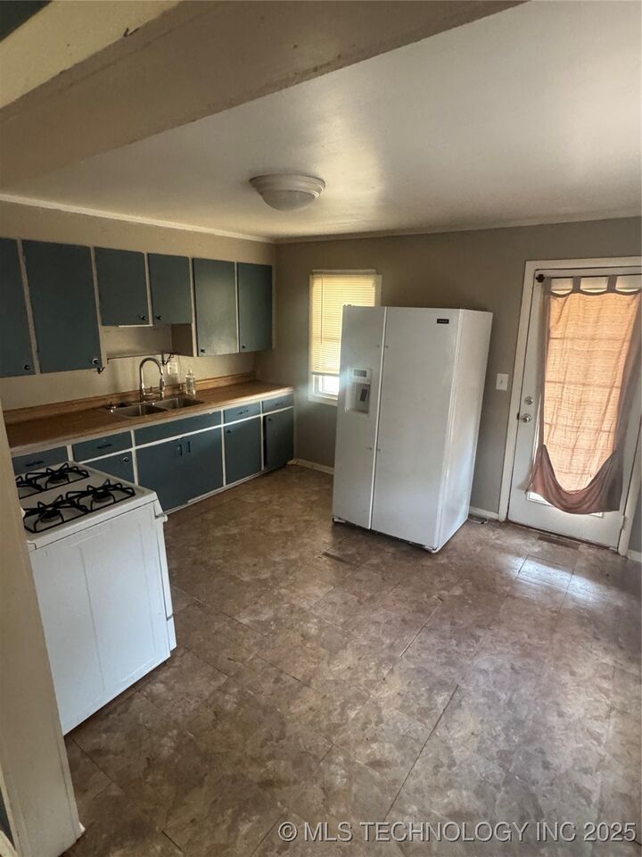 Property Photo:  234 N 6th Street  OK 74454 