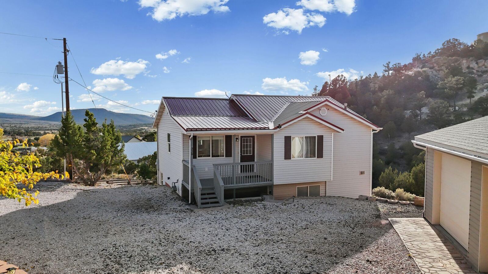 Property Photo: 328 E Hillcrest Cir UT 84722