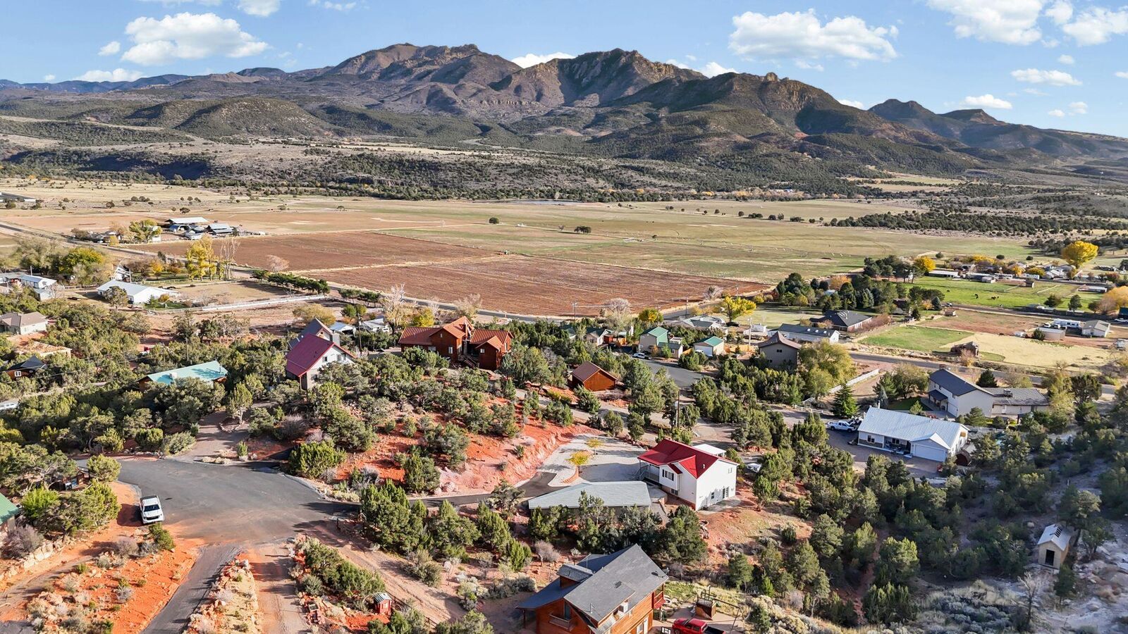 Property Photo:  328 E Hillcrest Cir  UT 84722 