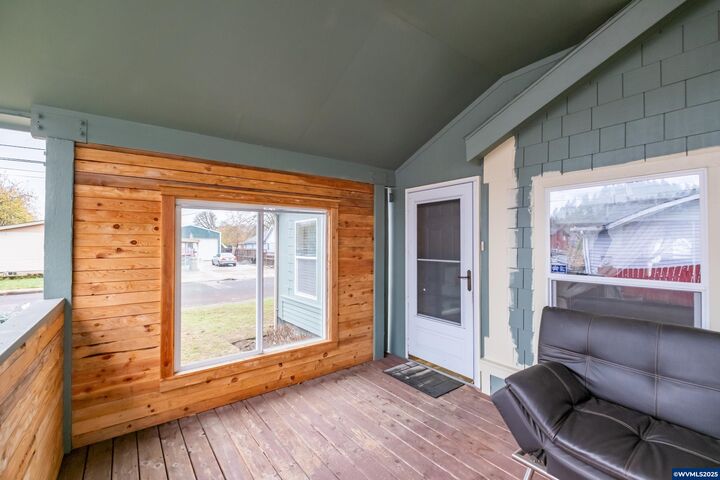 Property Photo:  1065 23rd Av  OR 97386 