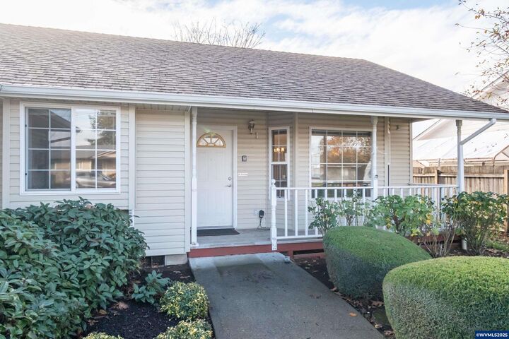 Property Photo:  980 Cleveland St  OR 97325 