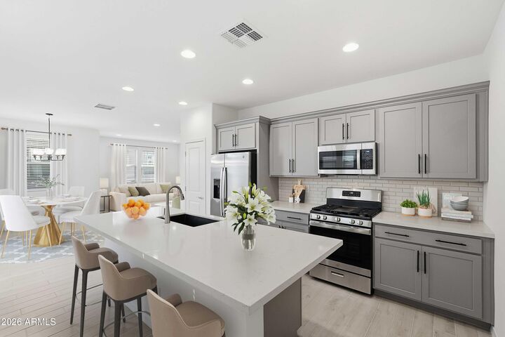 Property Photo:  10048 W Piccadilly Road  AZ 85392 