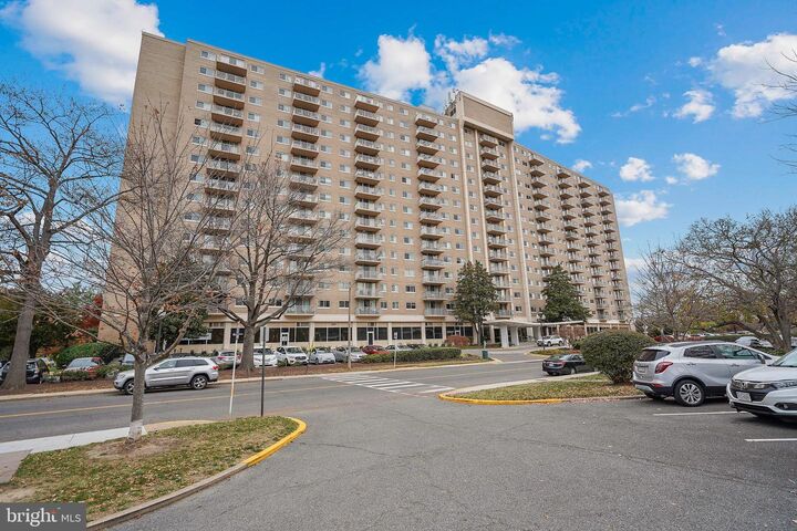 Property Photo: 1225 Martha Custis Drive 1119 VA 22302