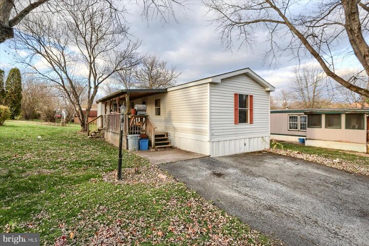 Property Photo:  21 Walnut Lane  PA 17015 