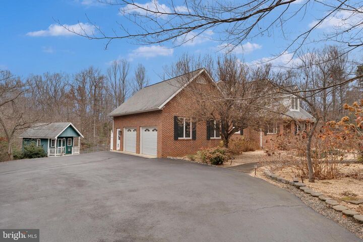 Property Photo: 1167 Covered Bridge VA 22727