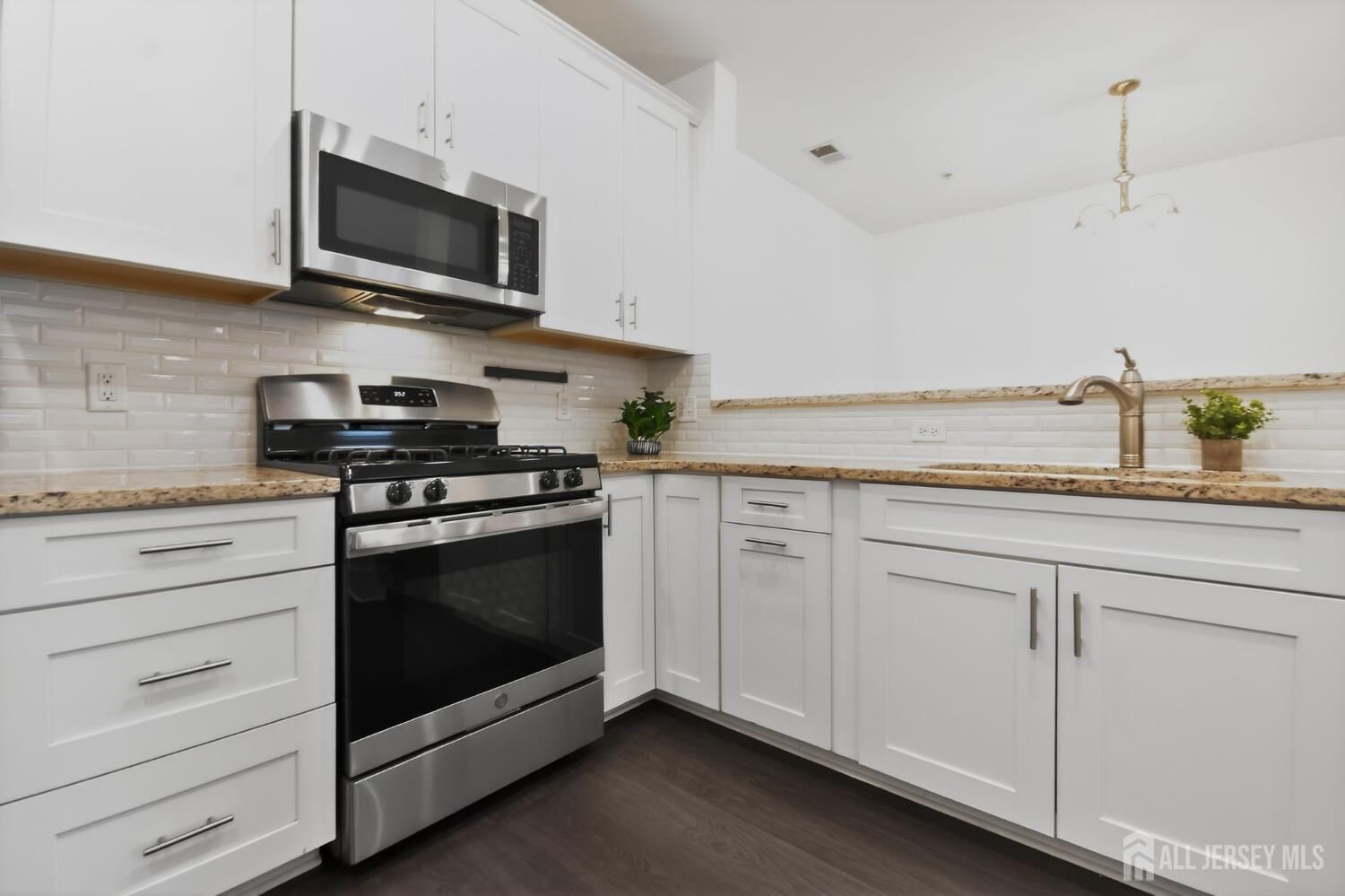 Property Photo:  626 Marion Lane  NJ 08831 