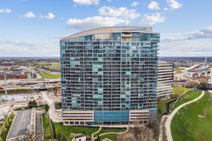 Property Photo:  1 Miranova Place  OH 43215 