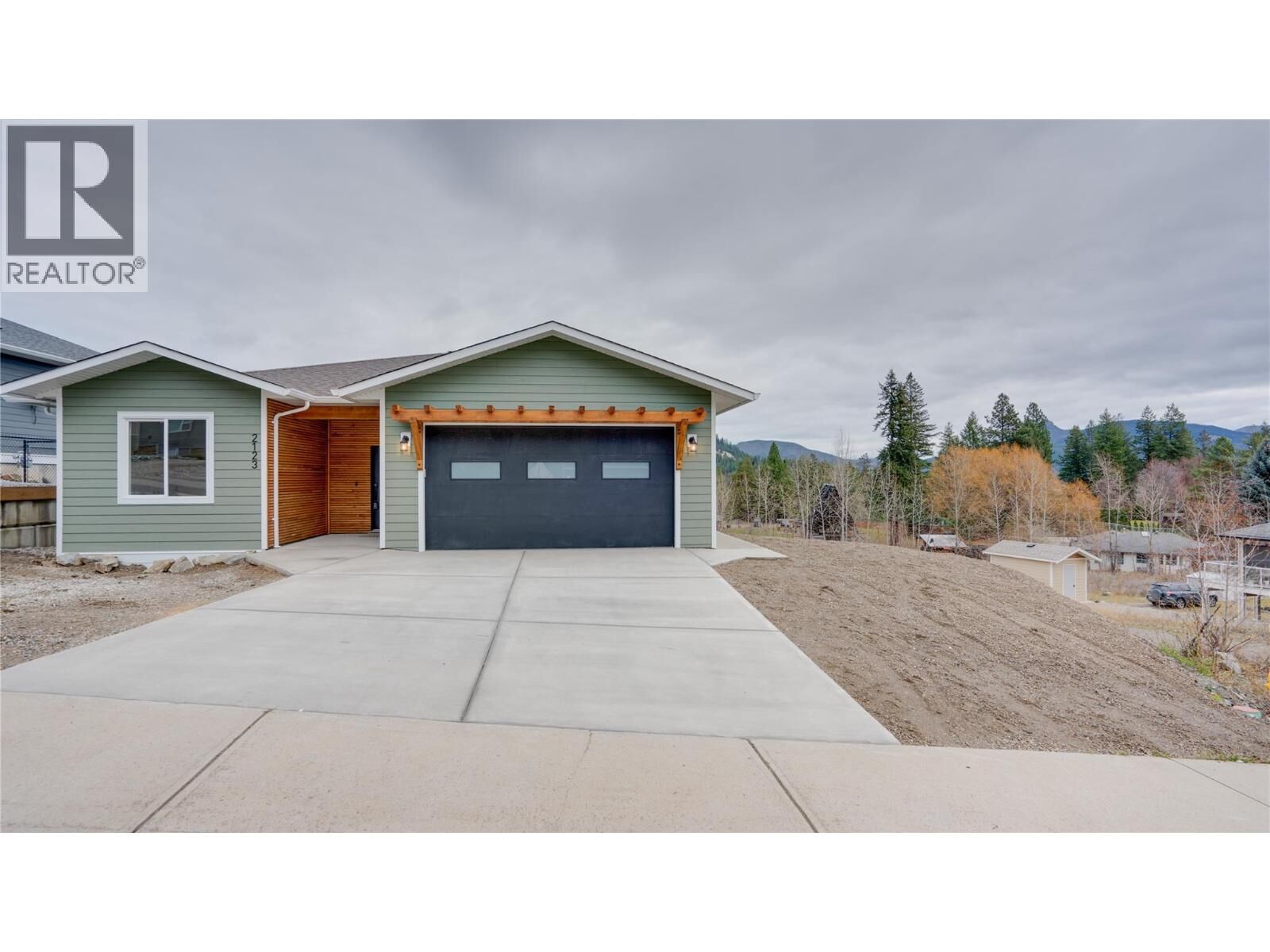 Property Photo:  2123 Mountain View Avenue  BC V0E 2G0 