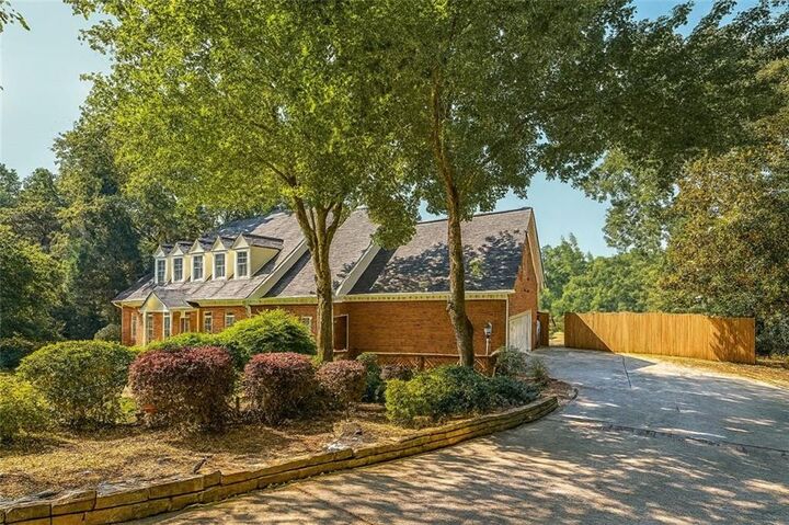 Property Photo: 4070 Runnymede Drive SW GA 30047