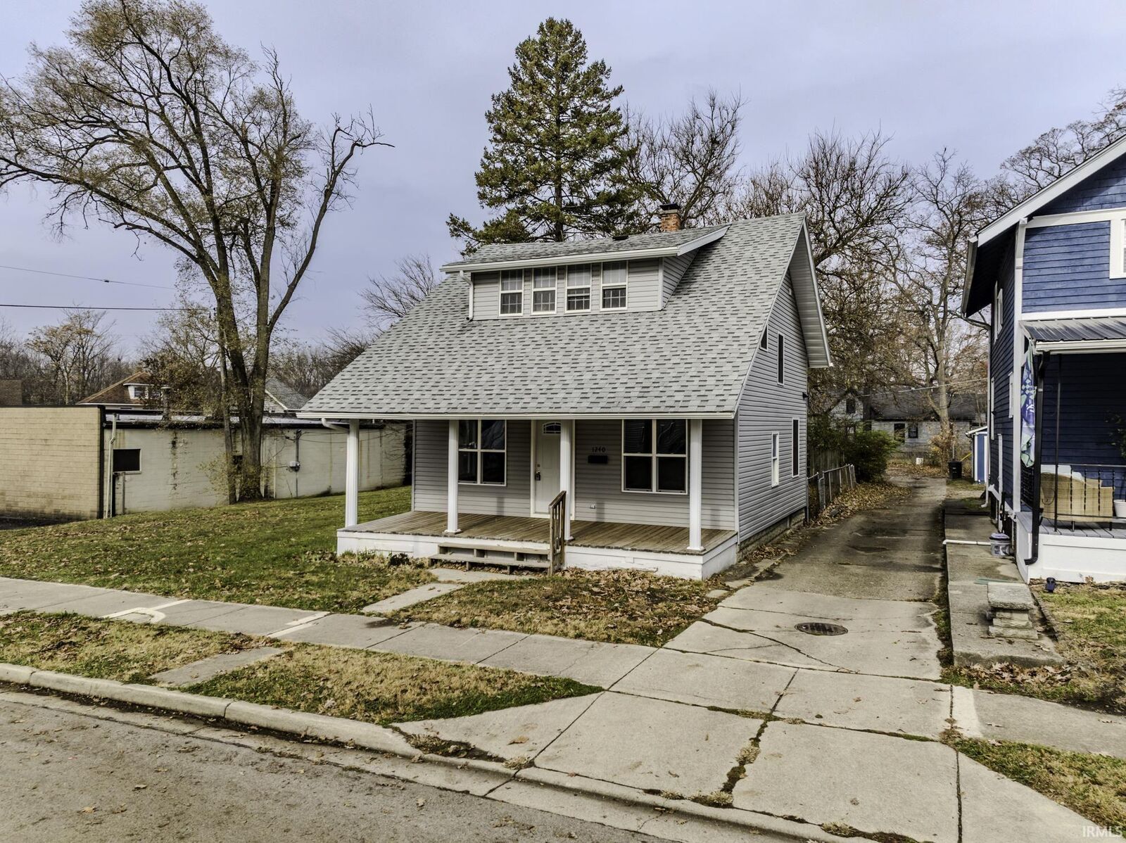 Property Photo:  1240 Kinsmoor Avenue  IN 46807 