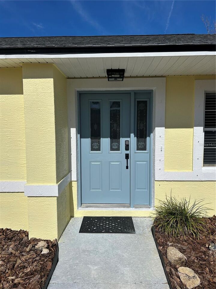 Property Photo: 126 Bayside Drive FL 32137