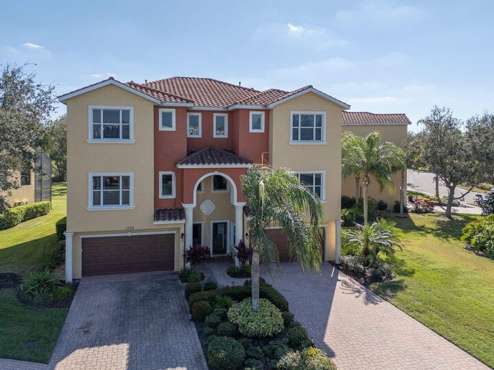 Property Photo:  1520 3rd Street Circle E  FL 34221 