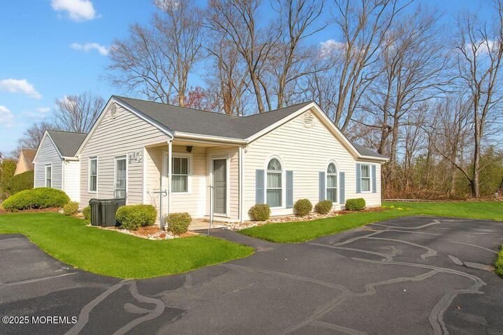 35 Ivy Ridge Close  Freehold NJ 07728 photo