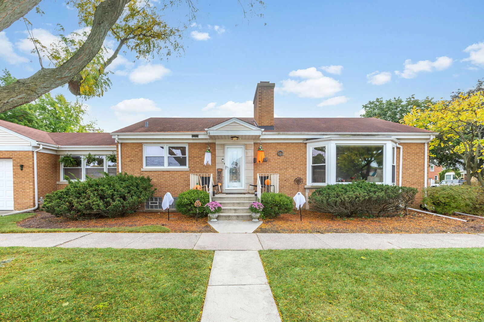 Property Photo:  1445 Morgan Avenue  IL 60526 