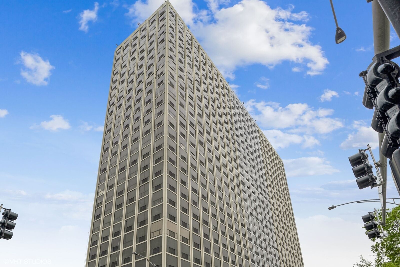 Property Photo: 4343 N Clarendon Avenue 1004 IL 60613