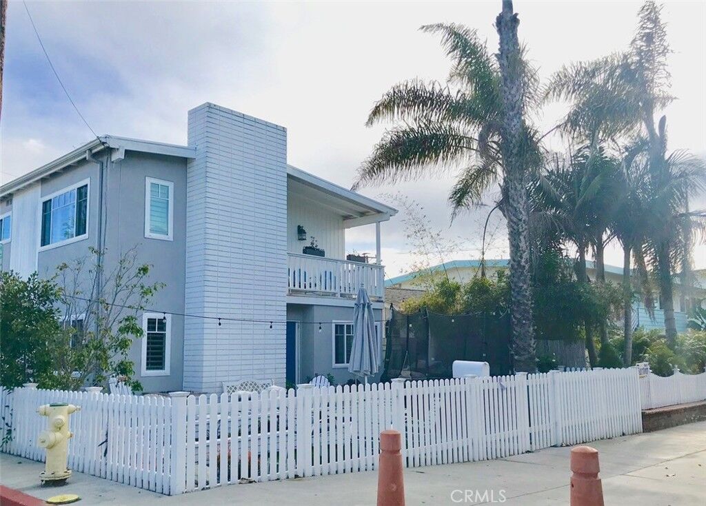 Property Photo: 334 11th CA 90266