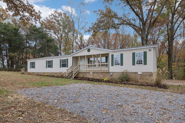 Property Photo:  1935 Sixteenth Model Rd  TN 37355 