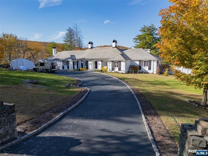 18 Pepperidge Tree Terrace  Kinnelon Borough NJ 07405 photo