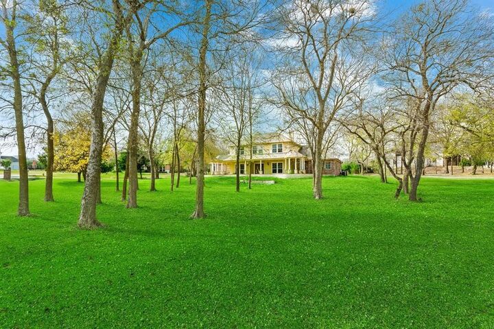 Property Photo: 4405 Wolf Court TX 75071