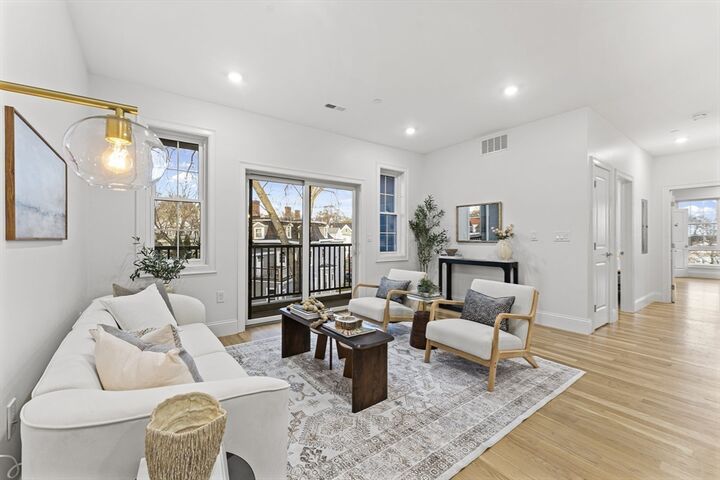 Property Photo:  272 Lincoln Street 302  MA 01752 