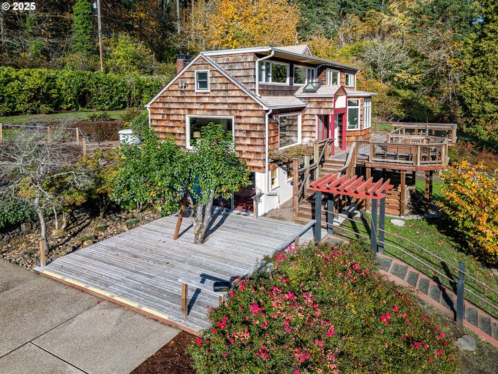 Property Photo:  2525 Floral Hill Dr  OR 97403 