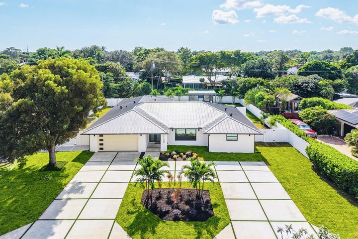 Property Photo: 1120 SW 16th Street FL 33486