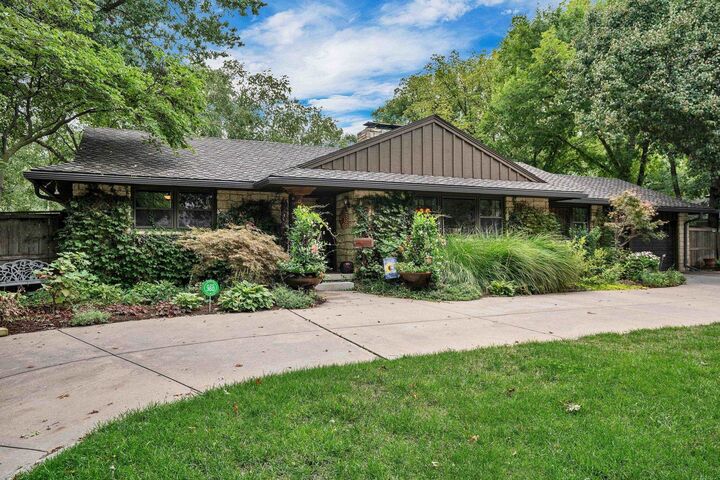 619 N Stratford Ln  Wichita KS 67206 photo