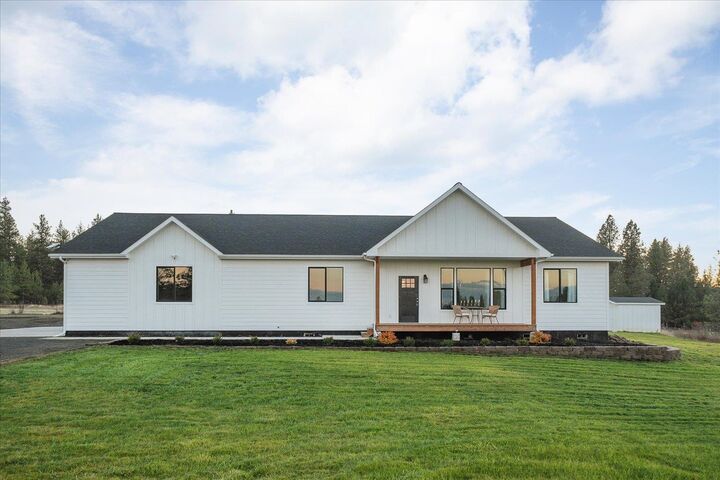 Property Photo: 1323 W Paradise Rd WA 99224