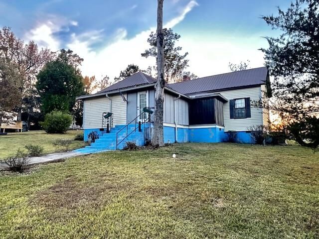 Property Photo:  1206 Main Street Street  FL 32324 