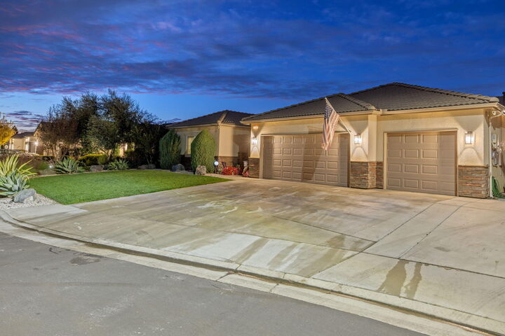 Property Photo:  3038 E Beech Court  CA 93292 