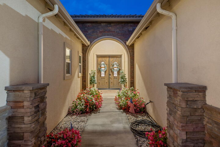 Property Photo:  3038 E Beech Court  CA 93292 