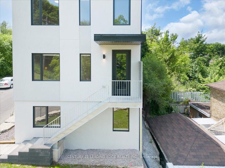 Property Photo:  10 Summit Avenue 3  ON M6E 1X4 