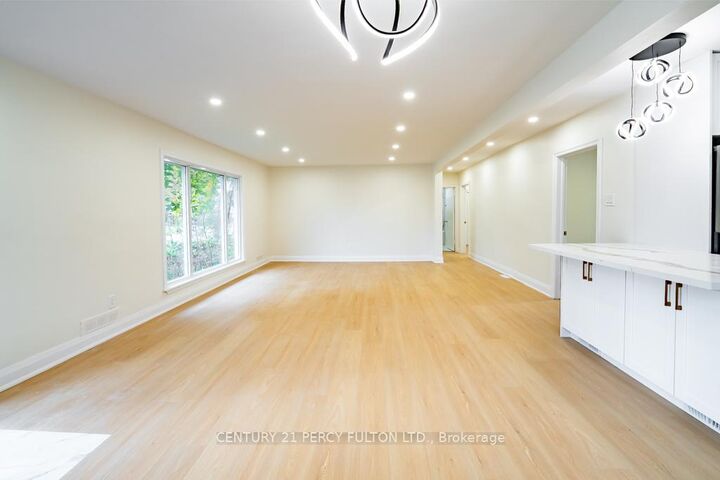 Property Photo:  243 Ruggles Avenue Main  ON L4C 1Y6 