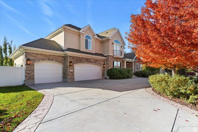 Property Photo: 1228 E Bella Vista Dr N UT 84037