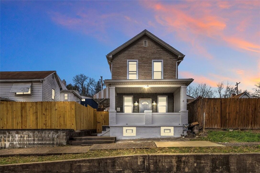 Property Photo:  1209 Lower Meadow Ave  PA 15022 