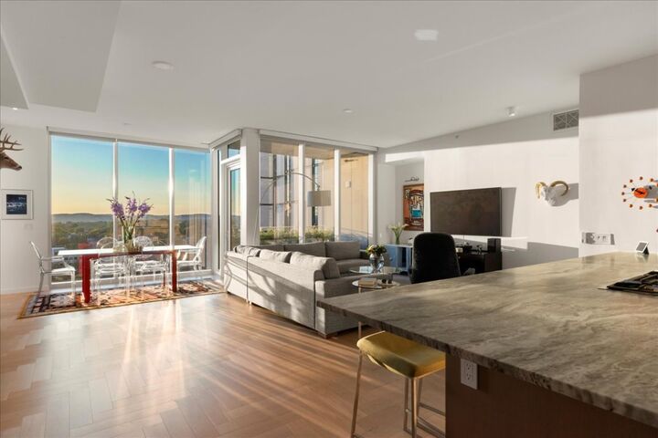 Property Photo: 313 W 17th Street 1104 TX 78701