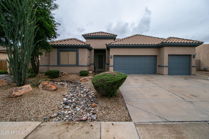 Property Photo:  14539 W Hillside Street  AZ 85395 