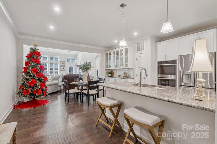 Property Photo: 5812 Barrowlands Court NC 28210