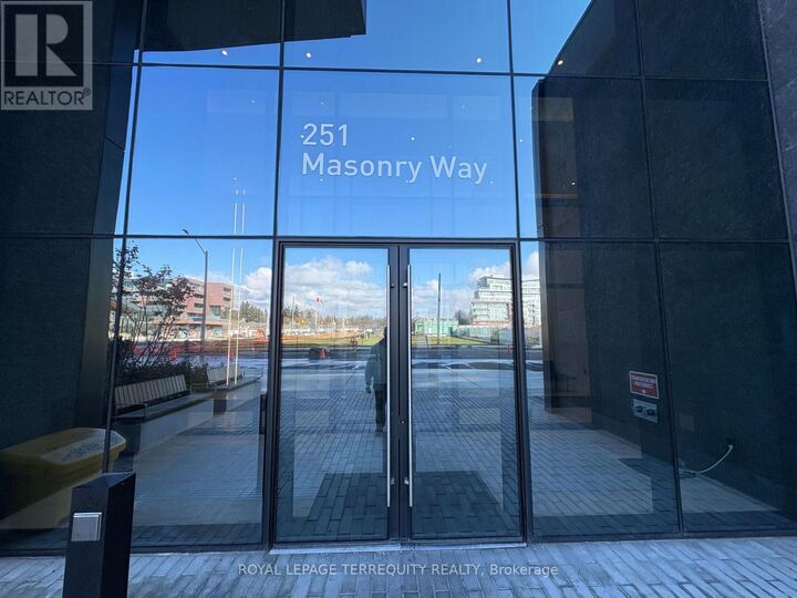 Property Photo:  251 Masonry Way 313  ON L5H 0B3 