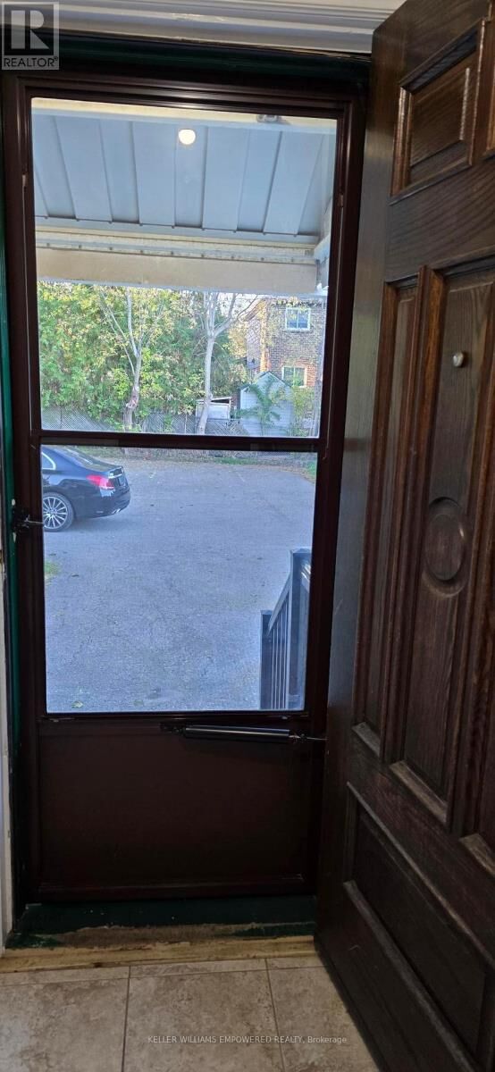 Property Photo: 89 Centre Street East Main Floor ON L4C 1A3