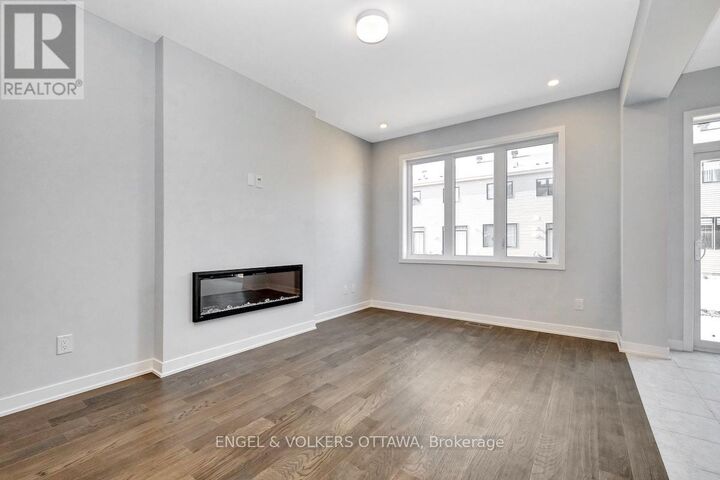 Property Photo:  371 Crossway Terrace  ON K2S 2Z2 