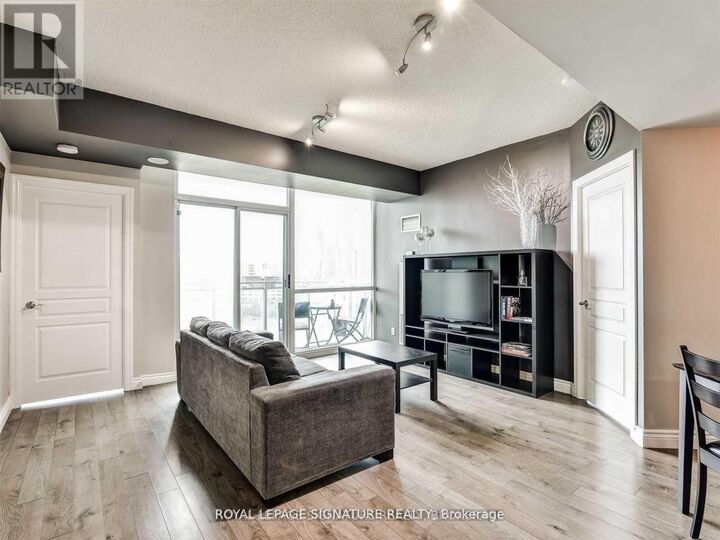 Property Photo:  220 Burnhamthorpe Road 1002  ON L5B 4N4 