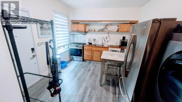 Property Photo:  206 Bathurst Street  ON M5T 2R9 