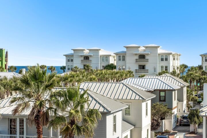 Property Photo:  10140 E County Highway 30A 2  FL 32461 